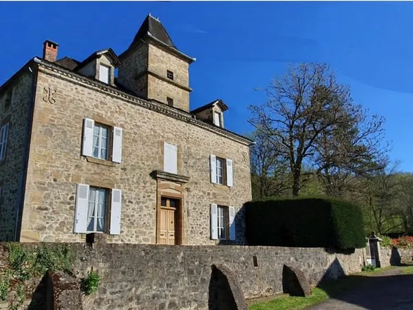 Domaine De Caractere Tres Proche De Figeac (Lot/Aveyron) Sur 2 Ha 75, Avec Belle Vue Dominante, Parc