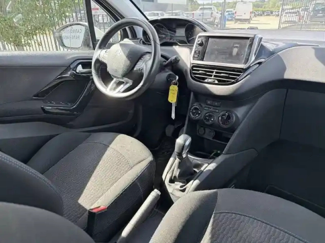 Peugeot 208 puretech 82ch s&amp;s bvm5 — photo 28