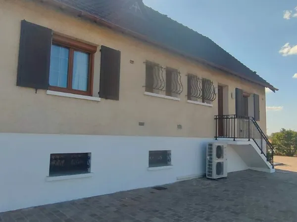 Maison 5 chambres ,bureau ,sous sol complet