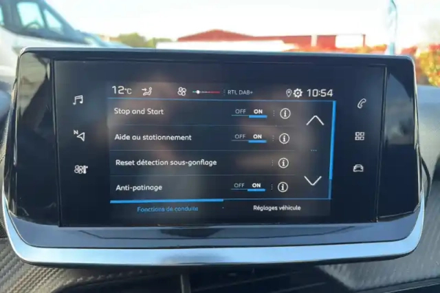 Peugeot 208 puretech 100 s&amp;s eat8 — photo 22