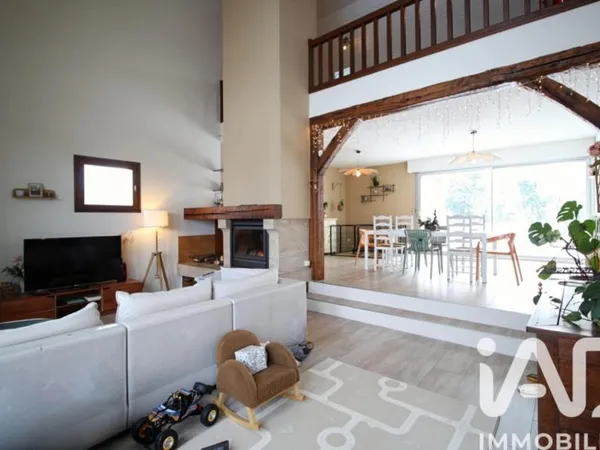 Maison 9 pièces 215 m²