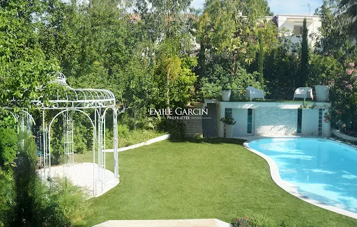 Maison 10 pièces 270 m²