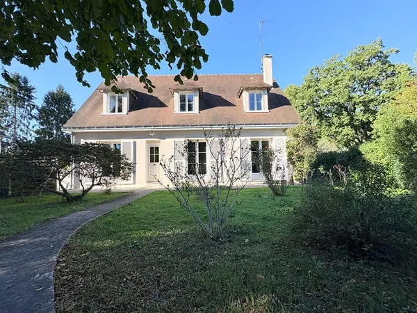 Une maison familiale à deux pas du bourg de VEIGNE
