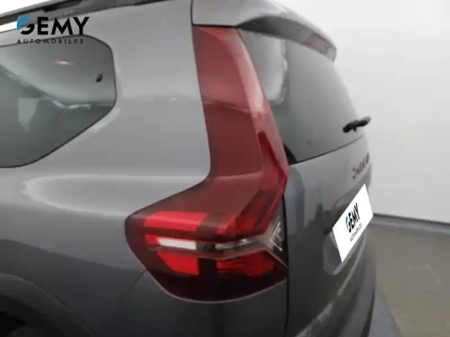 Dacia Jogger tce 110 7 places gsr2 — photo 17