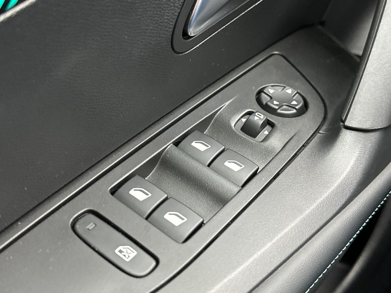 Peugeot 2008 puretech 130 s&s bvm6 allure — photo 15