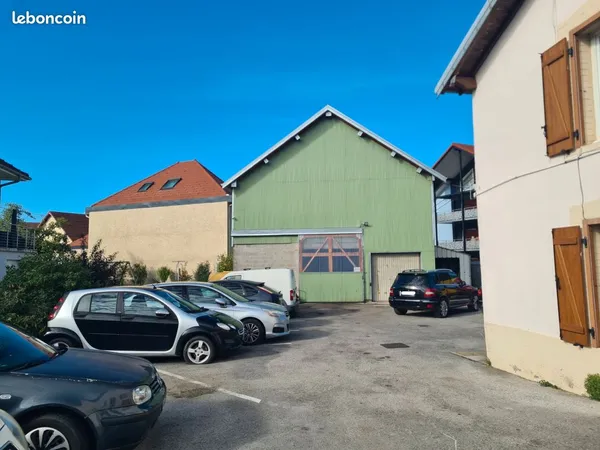 Hangar occupé 100m² au sol