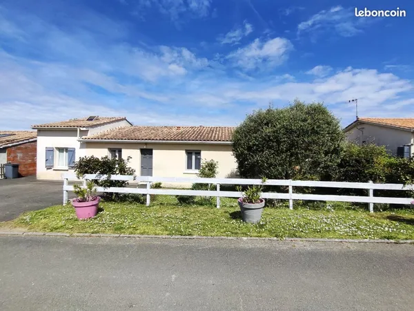 Maison T6 pièces non meublée - 120 m² - Saint-Quentin-de-Baron (33750)