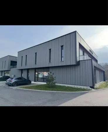 Excellente opportunité - local d'activité / bureaux 141 m² + 6 parkings privatifs - groisy (74570)