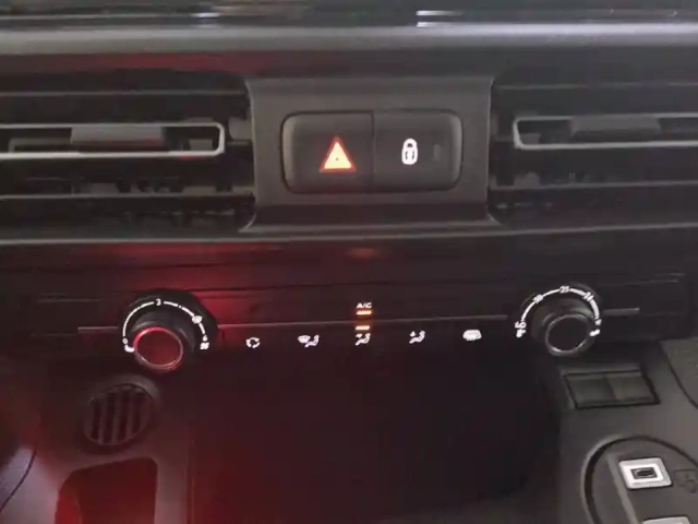 Citroën Berlingo van m diesel 100 ch manuelle — photo 24