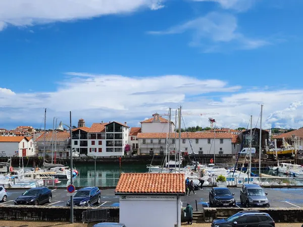 Vue sur le port de Ciboure