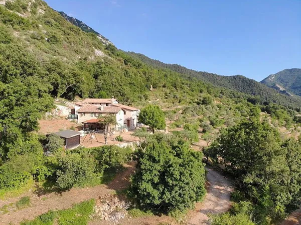 Vends propriété dans site exceptionnel - 9 chambres, 395m², Sospel (06)