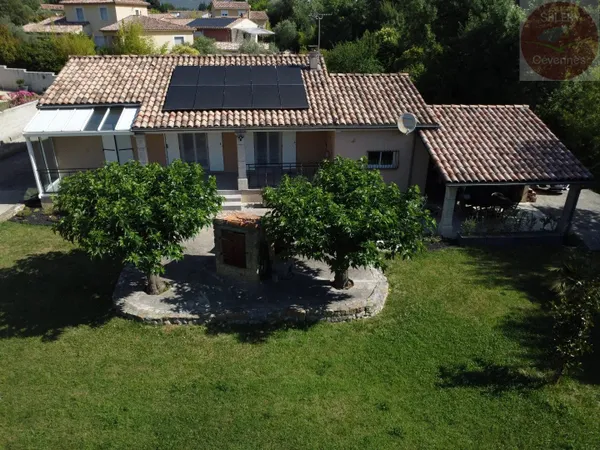 Villa impeccable de plain pied au calme avec son parc de 3000 m²