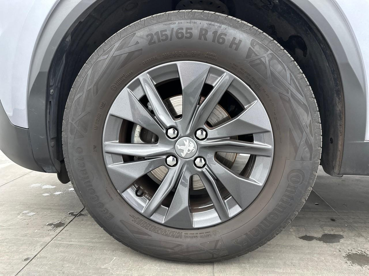 Peugeot 2008 puretech 130 s&s eat8 style — photo 14