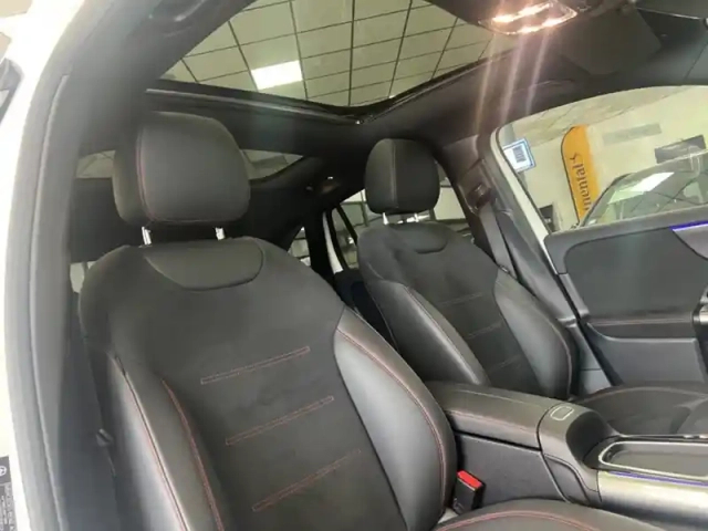 Mercedes Gla 200 d amg line — photo 12