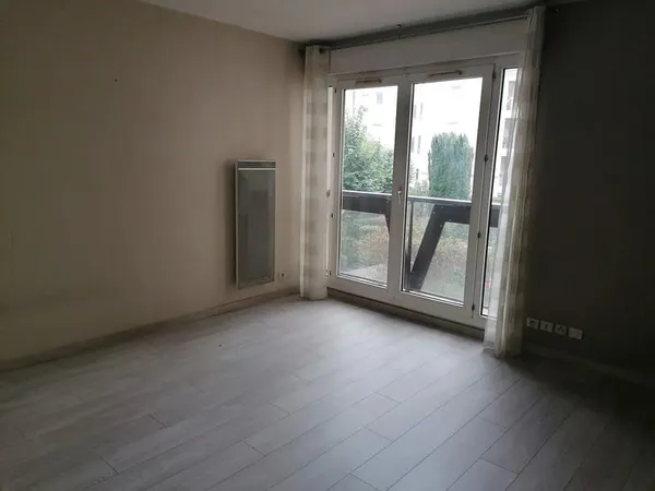 LIVRY GARGAN LIMITE LE RAINCY studio 31 m² cave et parking