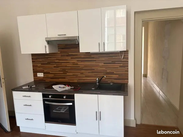 Appartement T2 / Cour / Parking