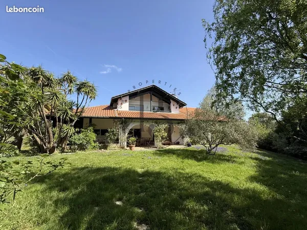 Propriété 5 pièces 292 m²