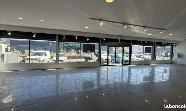 Local commercial 297 m² Fréjus