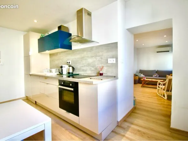 Bandol centre - T2 meublé avec mansarde privative - 219 000