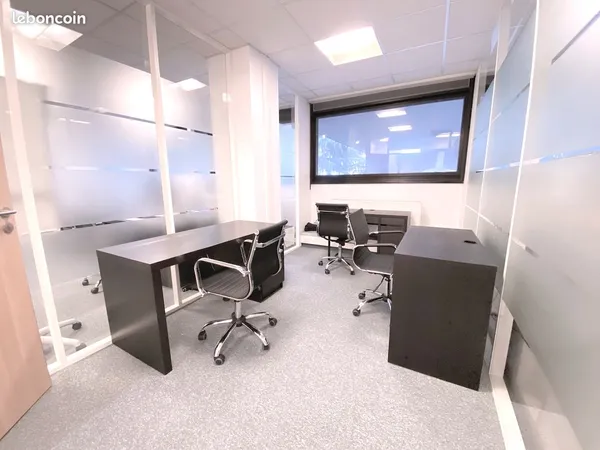 Bureau privatif équipé, jusqu'à 3 postes de travail (sans engagement de durée)