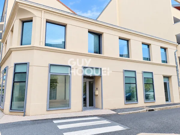 PLATEAU COMPRENANT 5 BUREAUX A VENDRE