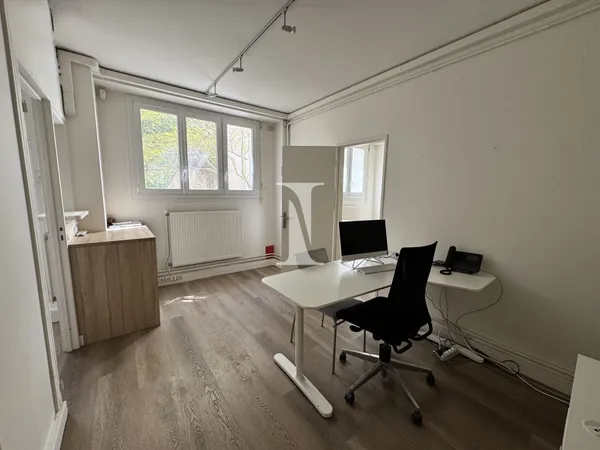 Local professionnel 32 m²