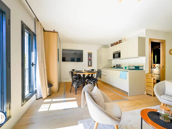 À VENDRE – SUPERBE APPARTEMENT MODERNE DE 2 CHAMBRES -  PORT D’ANTIBES - RESIDENCE RECENTE DE STANDI