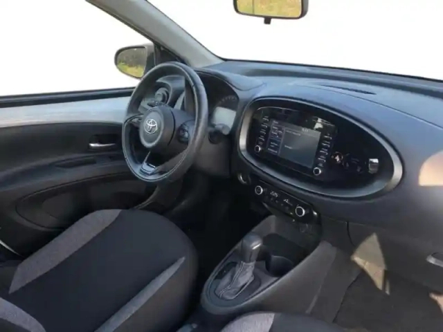 Toyota Aygo x 1.0 vvt-i 72ch dynamic s-cvt my23 — photo 11