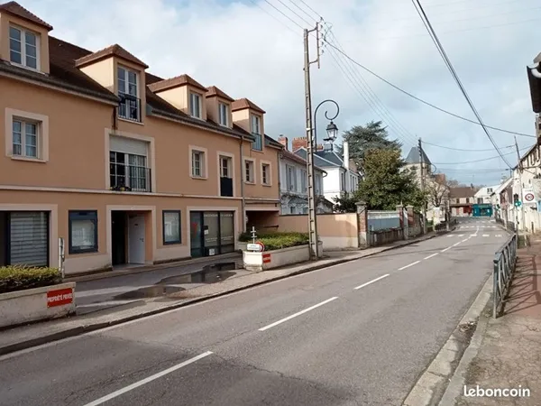 Local 38 m² BEYNES