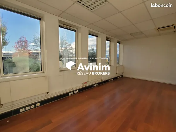 Local 627 m² Archamps