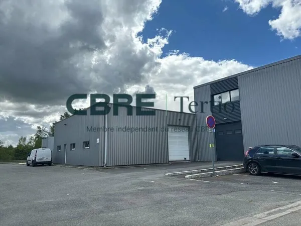 Local professionnel 1110 m²