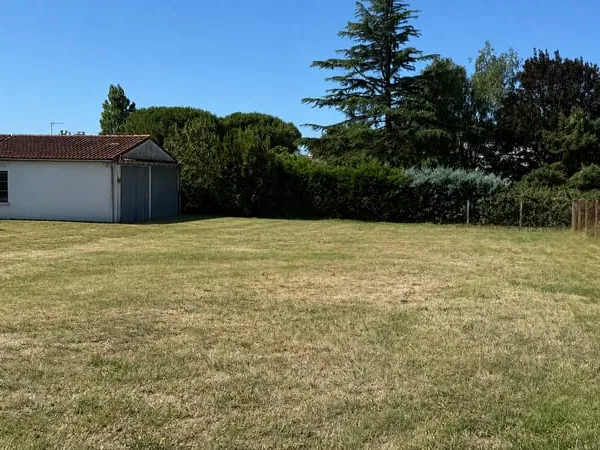 TERRAIN À BÀTIR DE 710 m2 - ROYAN PROCHE COMMODITES AU PRIX