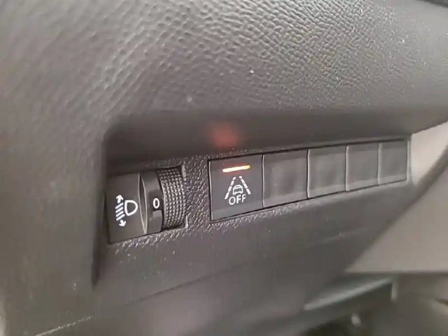 Peugeot 208 puretech 75 s&amp;s bvm5 — photo 26