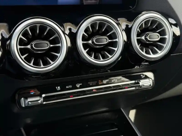 Mercedes Gla 180 amg line — photo 32