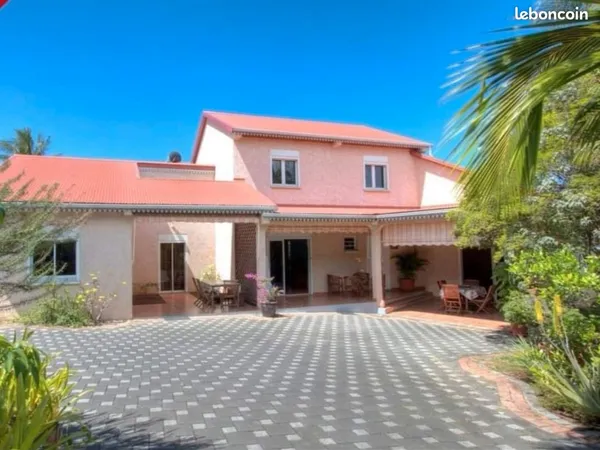 Maison à vendre “Bien rare avec potentiel locatif - idéal grande famille ou investissement”