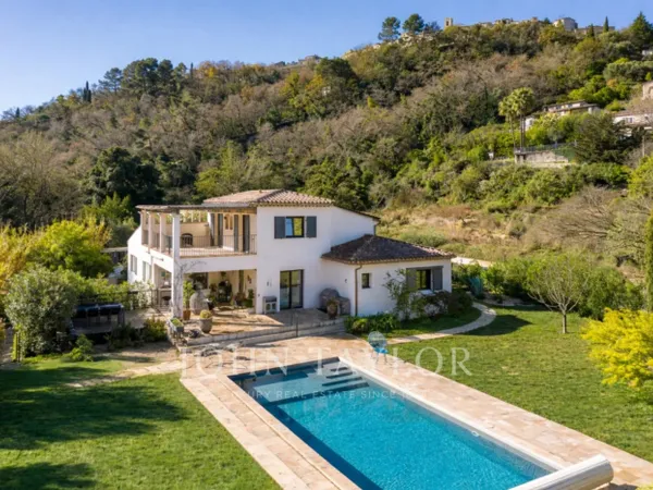Villa contemporaine rénovée au calme à Saint-Paul-de-Vence