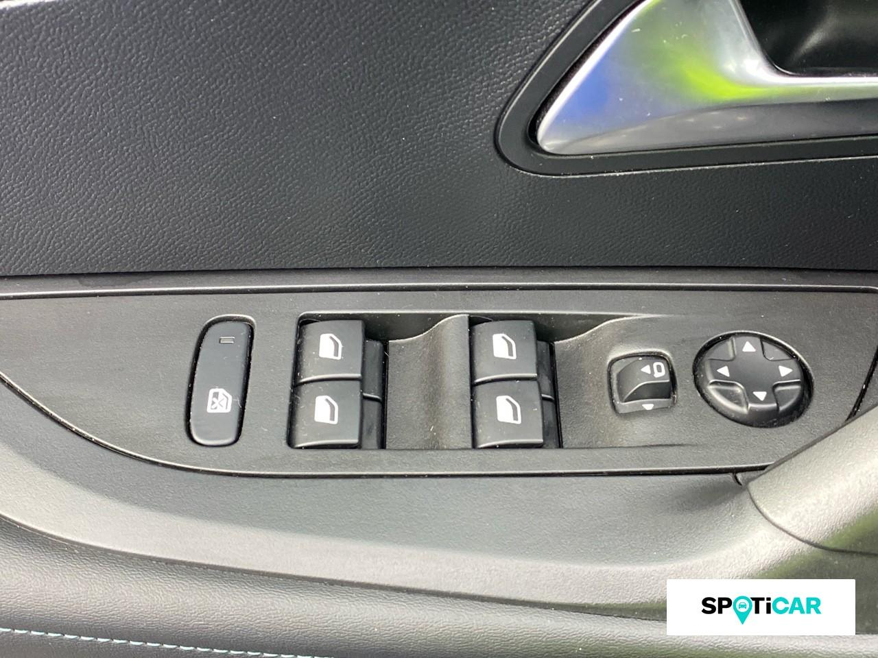 Peugeot 2008 1.2 puretech 130ch s&s allure pack — photo 19