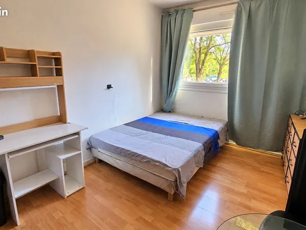 Chambre meublée 12 m² à Avon - 350 charges comprises