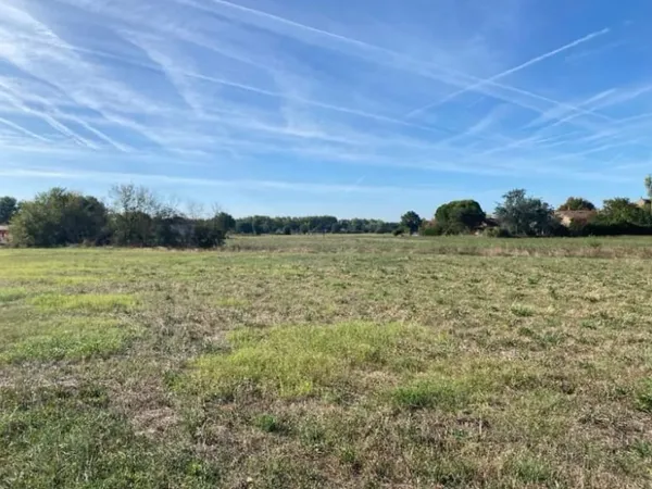 Terrain 566 m²