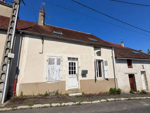 Maison Bonny sur Loire à rénover avec beau potentiel- 6 pièce(s)