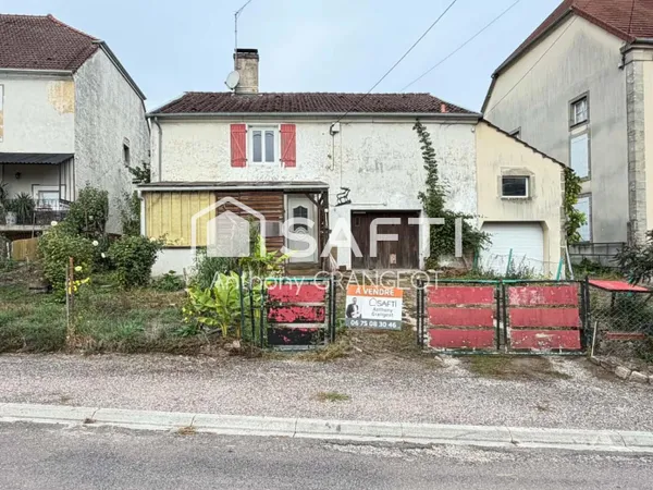 MAISON DE VILLAGE A RENOVER