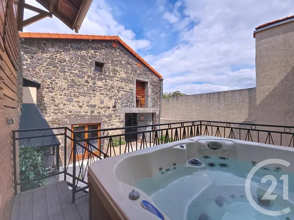 Maison 7 pièces 217 m²