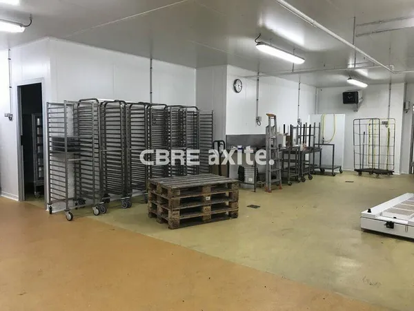 Local commercial 690 m²