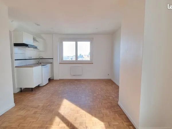Studio 31 m² entièrement rénové - Hyper centre de Guéret