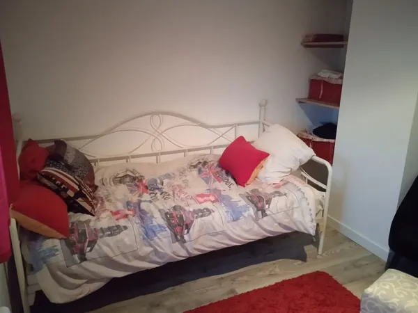propose petite chambre chez l'habitant