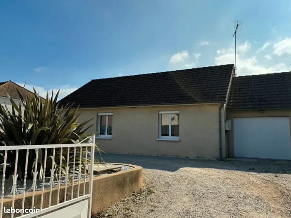Maison 3 pièces de 80 m² avec jardin et garage - Saint-Ouen-de-Mimbré