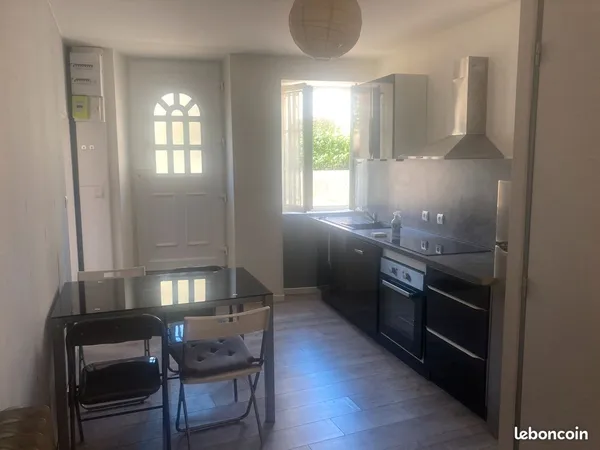 Chouette appartement meublé cherche son nouvel occupant chauffage eau et électricité inclus budget m