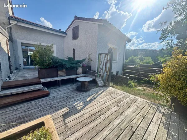 Maison traditionnelle 120 m² avec terrain - Secteur recherché de Chazeau