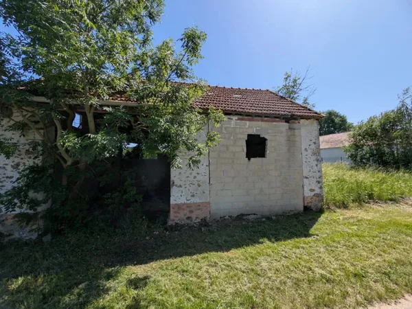 Réf. 2272 - Grange et terrain constructible de 1661m²