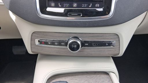 Volvo XC90 2.0 TDI B5 235 AWD Geartronic 8 - Start – 2022 – 121220 km – Hybride diesel – Boîte Automatique — photo 17
